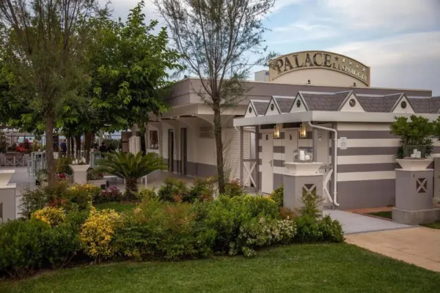 Palace Hotel - photo 3