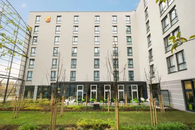 Super 8 by Wyndham Munich City West, Munich