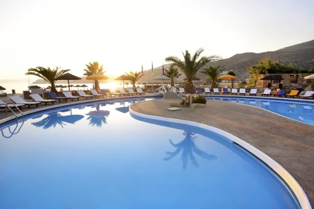 Far Out Village Hotel, Ios