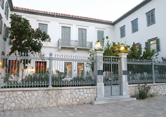 Hydroussa Hydra, Hydra