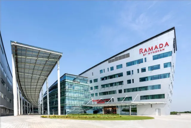 Ramada By Wyndham Huzhou Wuxing, East China