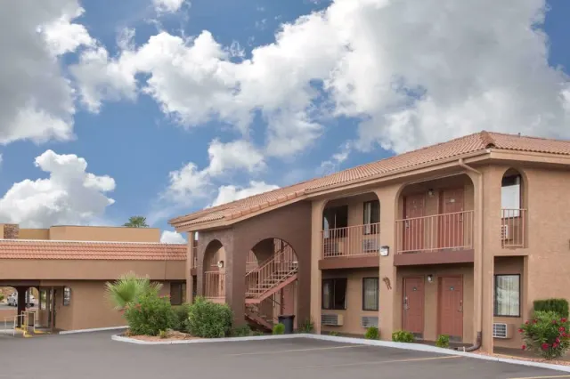 Howard Johnson by Wyndham St George Hotel  Suites, Utah