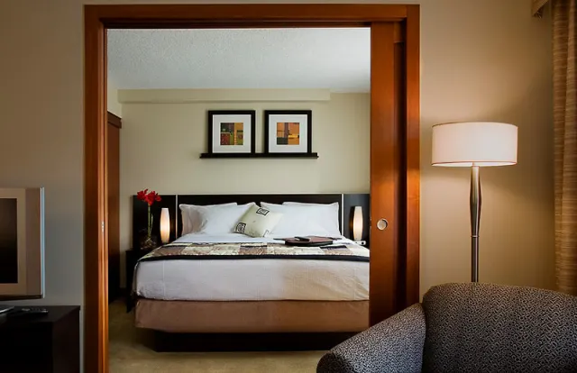 Embassy Suites by Hilton Montreal - photo 4