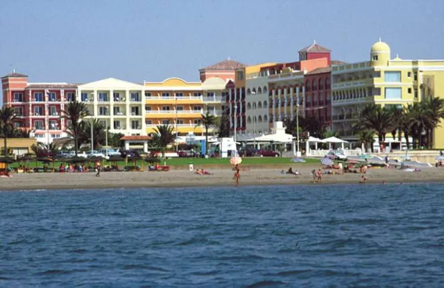 Hotel Mediterráneo Bay - photo 2