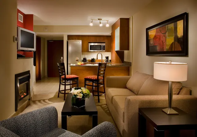 Embassy Suites by Hilton Montreal - photo 3