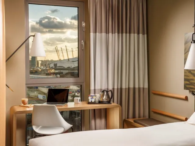 ibis London Canning Town - photo 3