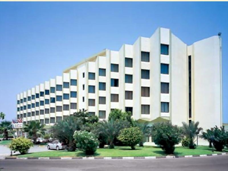 BM Beach Hotel - photo 1