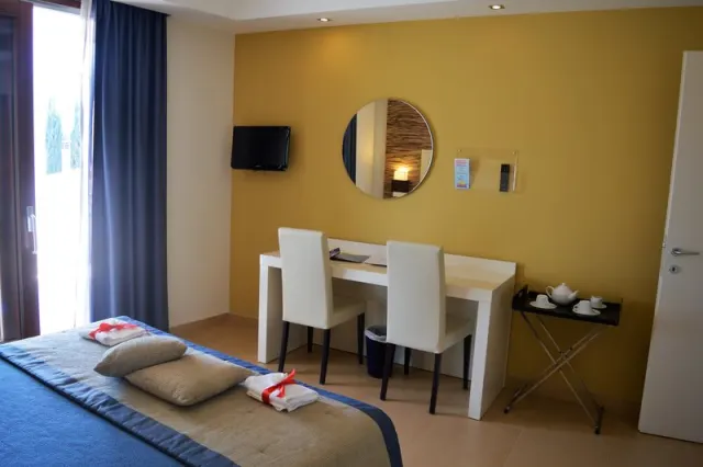 Prince Franklyn Hotel - photo 3