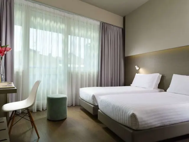 Glance Hotel - photo 4