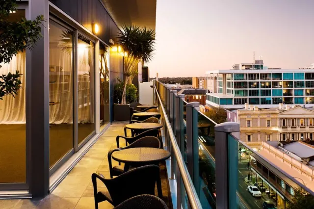 Majestic Roof Garden Hotel - photo 4