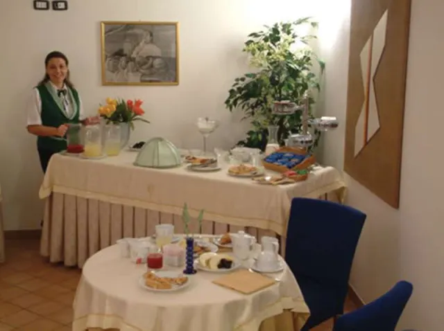 Caravaggio Hotel - photo 3
