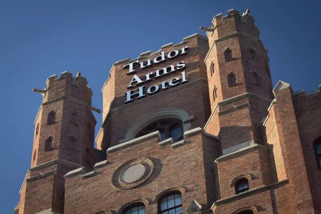 DoubleTree by Hilton  The Tudor Arms Hotel, Ohio