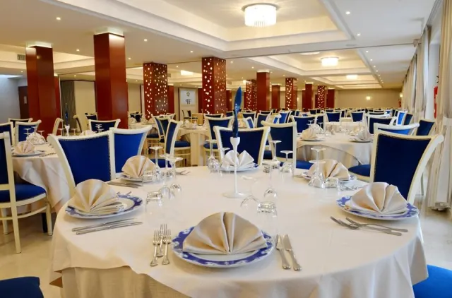 Prince Franklyn Hotel - photo 4