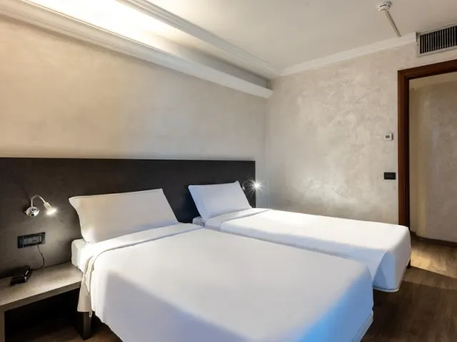 Hotel Borg - photo 4