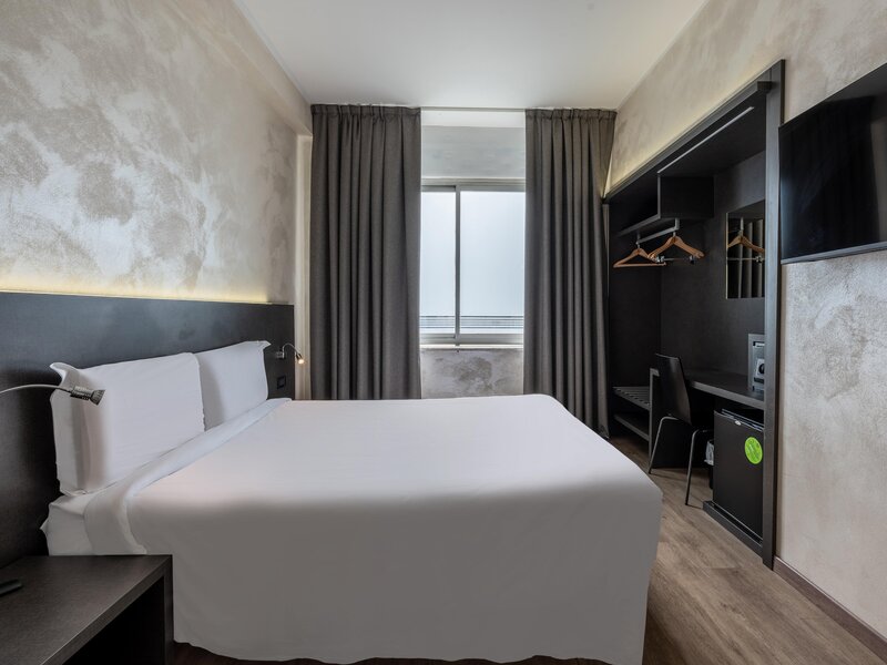 Hotel Borg - photo 1
