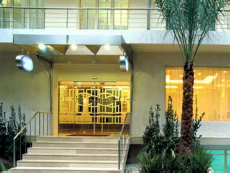 Holiday Suites - photo 1