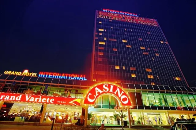 International Hotel Casino & Tower Suites, Golden Sands