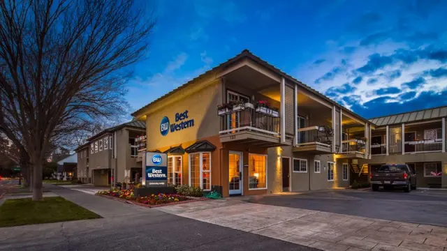 Best Western University Lodge - photo 2