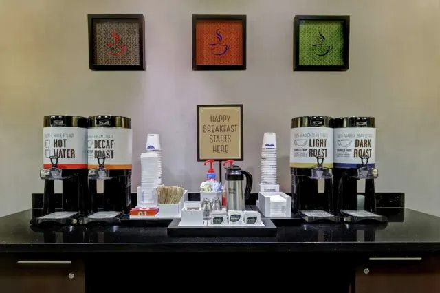 Hampton Inn by Hilton Toronto Airport Corporate Centre, Ontario