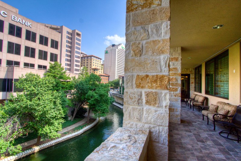 Embassy Suites by Hilton San Antonio Riverwalk Downtown - photo 1