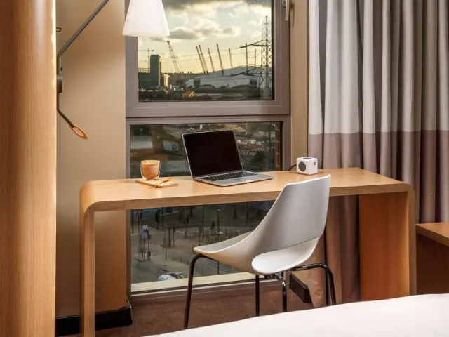 ibis London Canning Town - photo 2