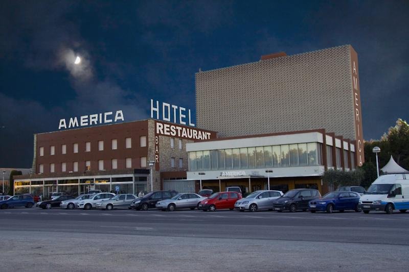 Hotel Amèrica - photo 1