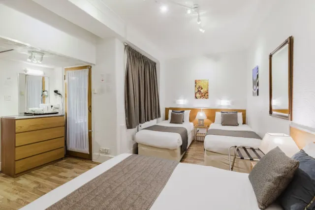 Falcon Hotel - photo 4
