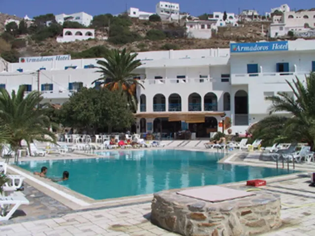 Armadoros Hotel  Ios Backpackers, Ios