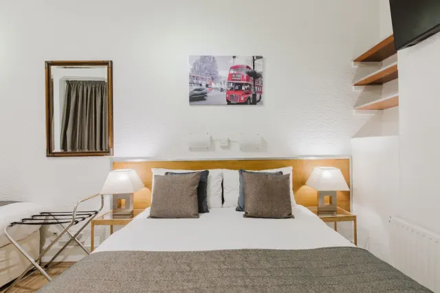 Falcon Hotel - photo 2
