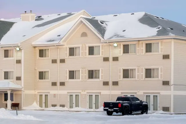 Travelodge Suites by Wyndham Regina / Eastgate Bay, Saskatchewan