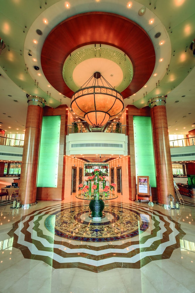 Swissôtel Al Murooj Dubai
