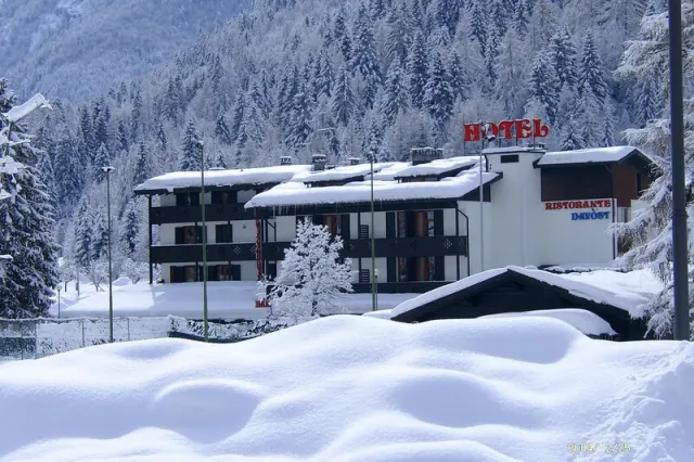 Hotel Davost, Dolomites