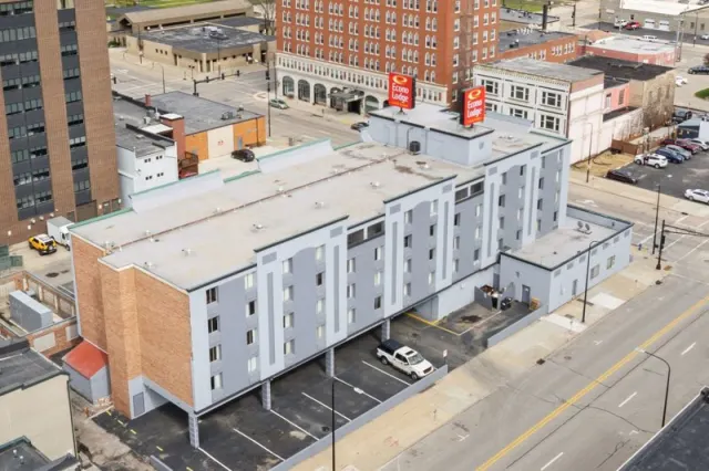 Econo Lodge Inn & Suites, Waterloo