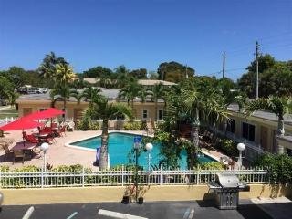Curtis Inn, Hollywood