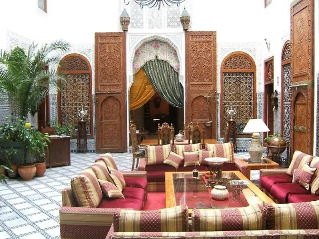Riad Damia, inland