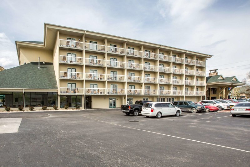 Comfort Inn & Suites at Dollywood Lane - photo 1