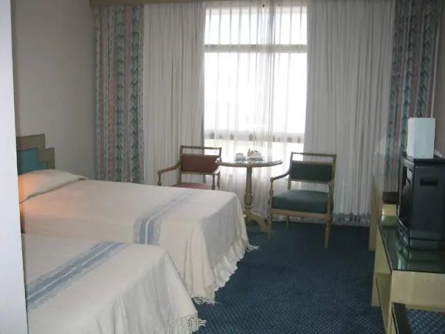 Pinnacle Lumpinee Park Hotel - photo 4