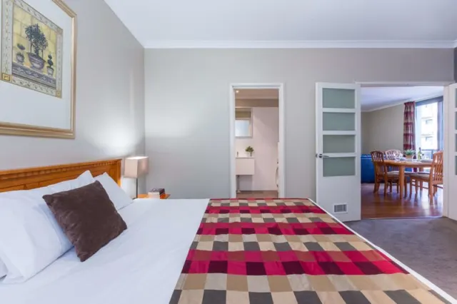 Mont Clare Boutique Apartments - photo 4