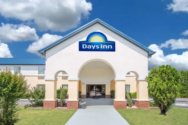 Days Inn by Wyndham Lincoln, Alabama