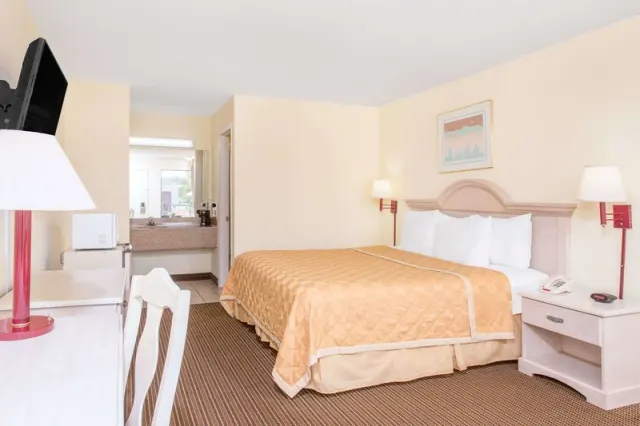 Days Inn by Wyndham Spartanburg Waccamaw - photo 3