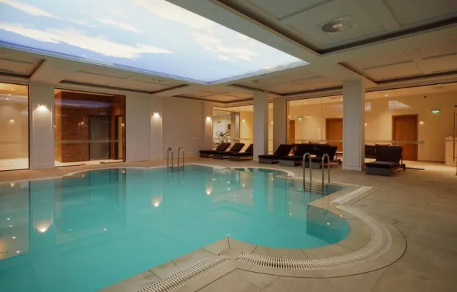 Astor Garden Hotel - photo 4