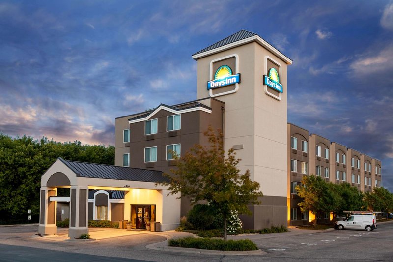 Days Inn by Wyndham Eagan Minnesota Near Mall of America - photo 1