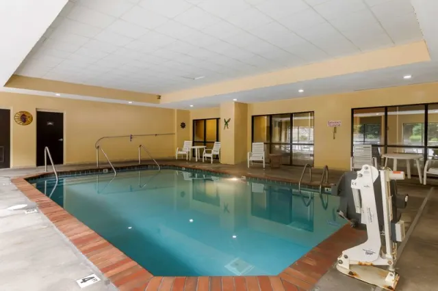 Comfort Suites Kingsport - photo 3