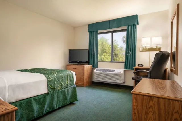 Travelodge by Wyndham Morrill - photo 4
