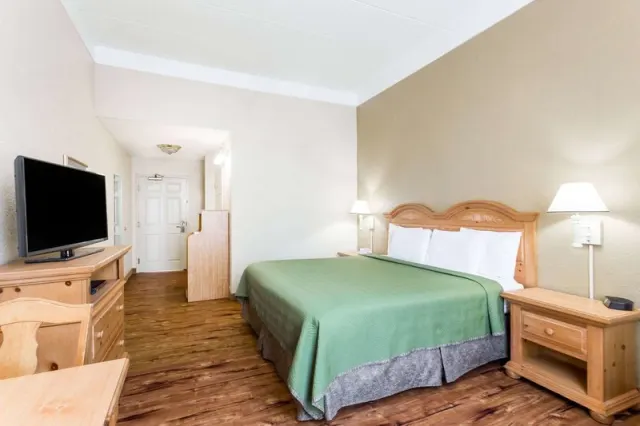 Wingate by Wyndham Savannah Gateway - photo 2