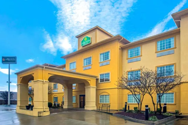 La Quinta Inn  Suites by Wyndham Fort Smith - photo 3