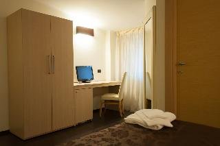 Hotel Sogni d'Oro Airport - photo 4