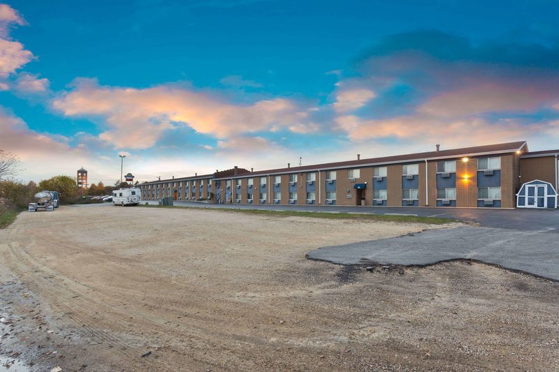 Days Inn by Wyndham Rockford - photo 1
