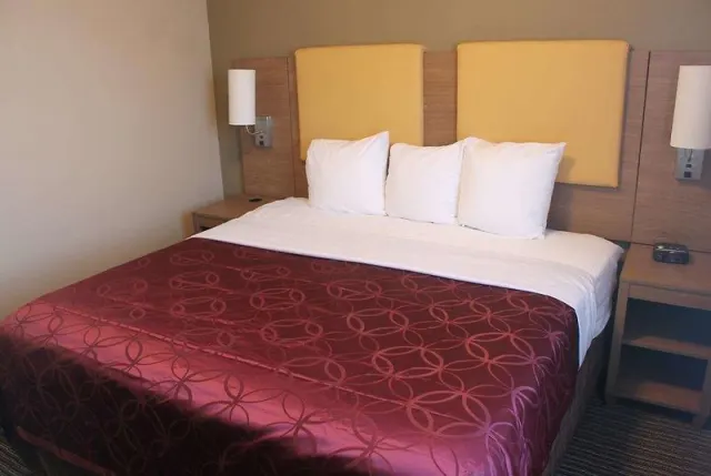 Days Inn by Wyndham Brooklyn Borough Park - photo 4