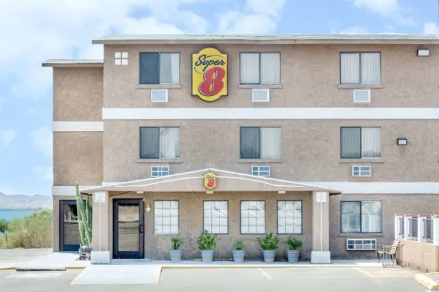 Super 8 by Wyndham Lake Havasu City – Foto 2